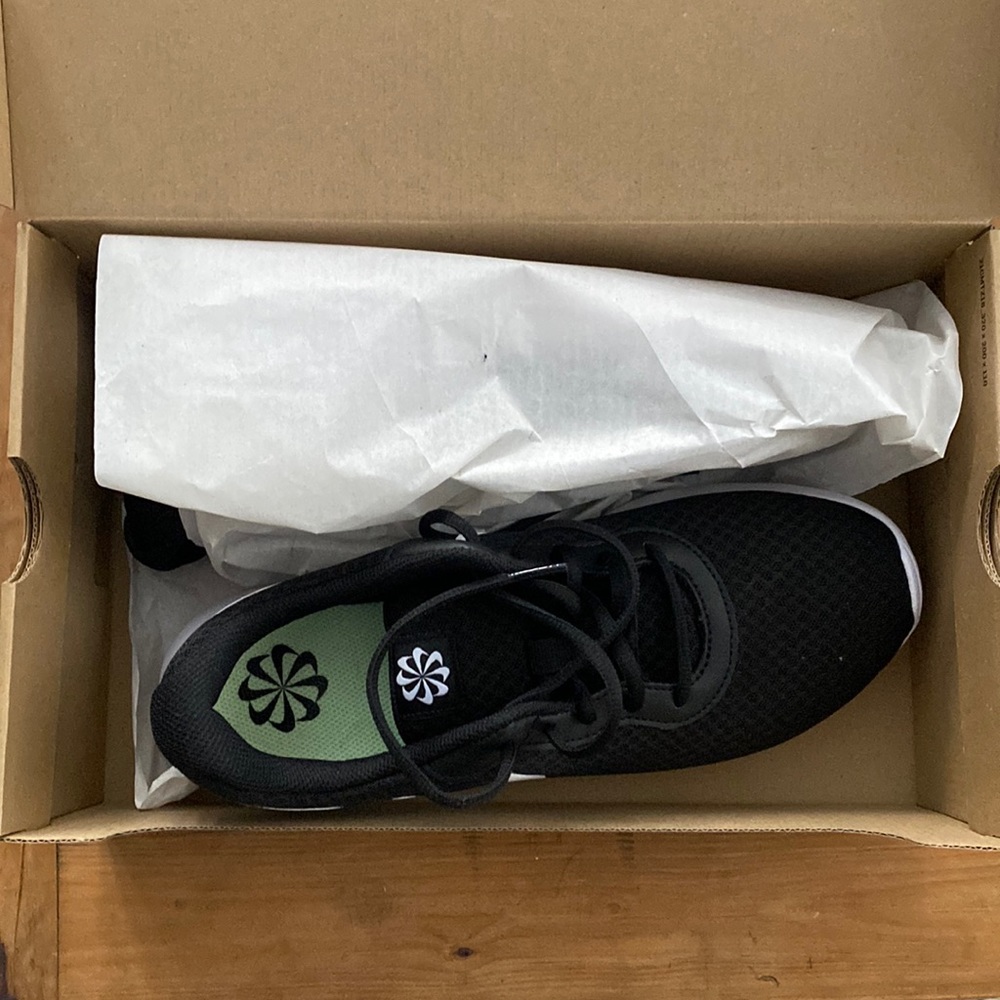 Women’s Nike Tanjum shoe. Size 10
